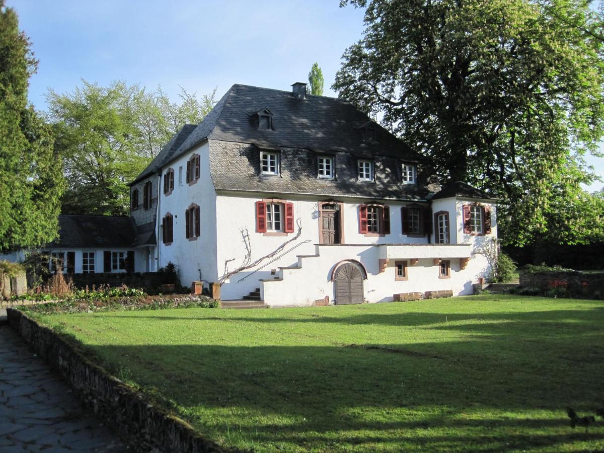 Ferienwohnung Weingut Villa Huesgen Am Moenchhof Трабен-Трарбах Екстериор снимка